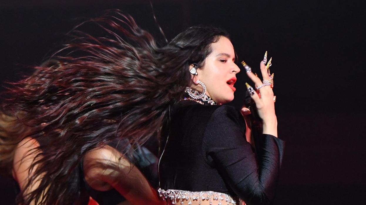 Rosalía en plena actuación