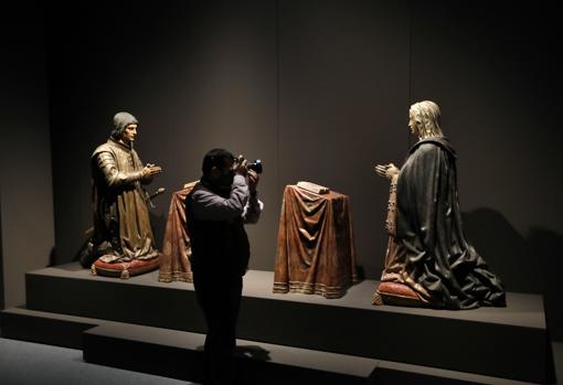 Figuras orantes del Monasterio de San Isidoro del Campo a la altura del visitante