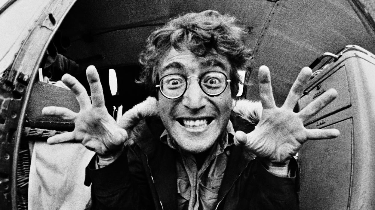 John Lennon fotografiado por César Lucas durante el rodaje en Almería de How I Won the War