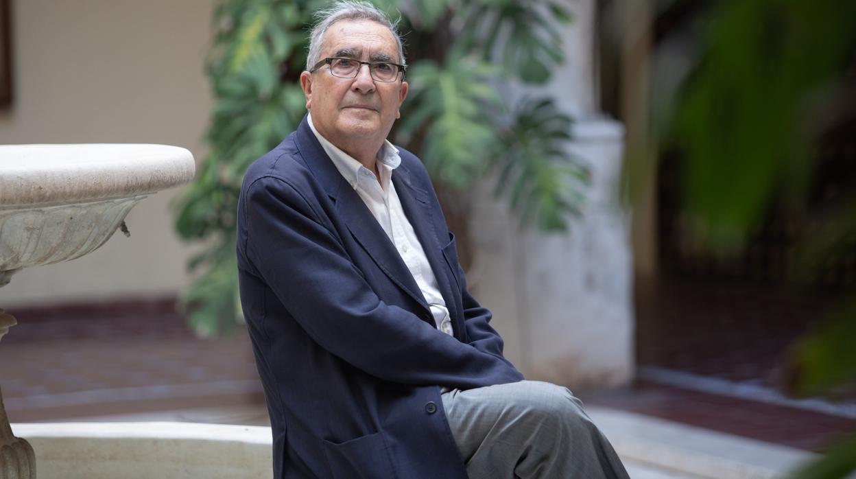 El catedrático emérito Rogelio Reyes Cano es uno de los coordinadores del ciclo