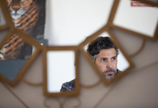 Arcángel frente al espejo