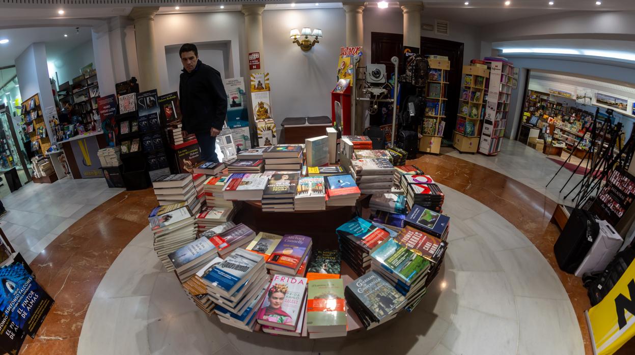 La mayoría de librerías sevillanas ha cerrado sus puertas por la alerta sanitaria