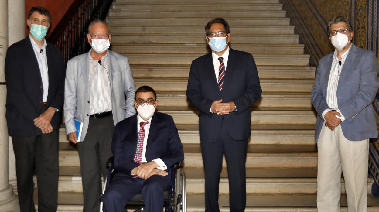 Javier Rubio, Álvaro Ybarra, Francisco Robles, Antonio Pulido e Ignacio Camacho, ayer en Cajasol