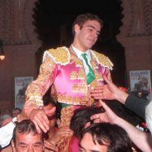 Primera salida a hombros como matador de toros
