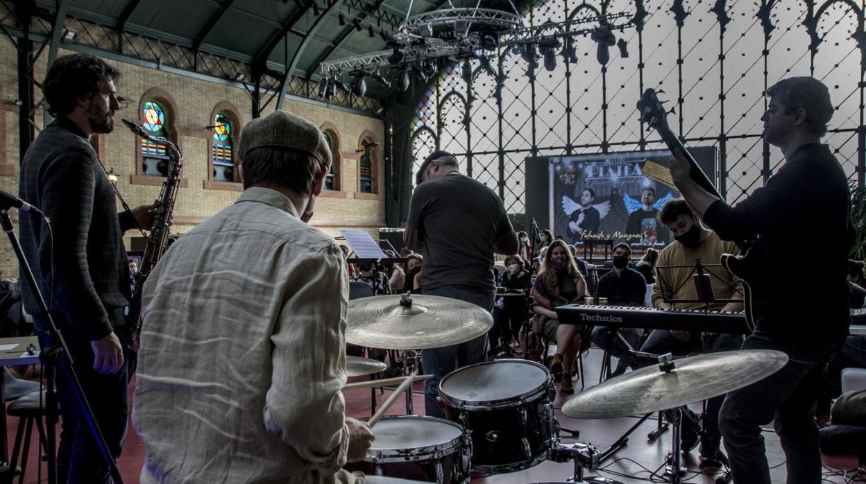 Jam session de músicos de Assejazz en los «vermús musicales» de Platea Odeon Imperdible en Plaza de Armas