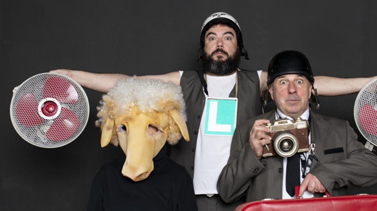 Un momento de la representación teatral de la nueva comedia de Malaje Sólo