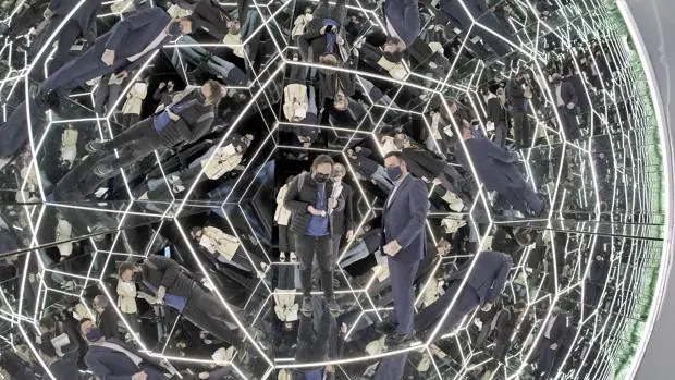 CaixaForum Sevilla presenta una exposición sobre espejos para divertirse aprendiendo Física
