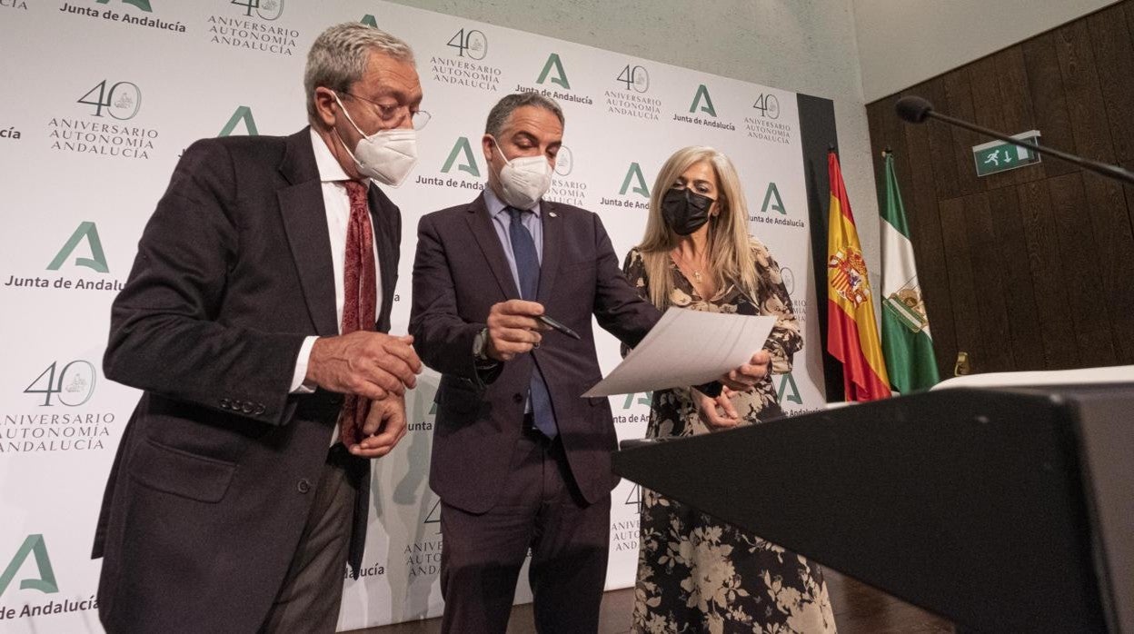 Rogelio Velasco, Elías Bendodoy Patricia del Pozo, el martes tras la reunión del Consejo de Gobierno