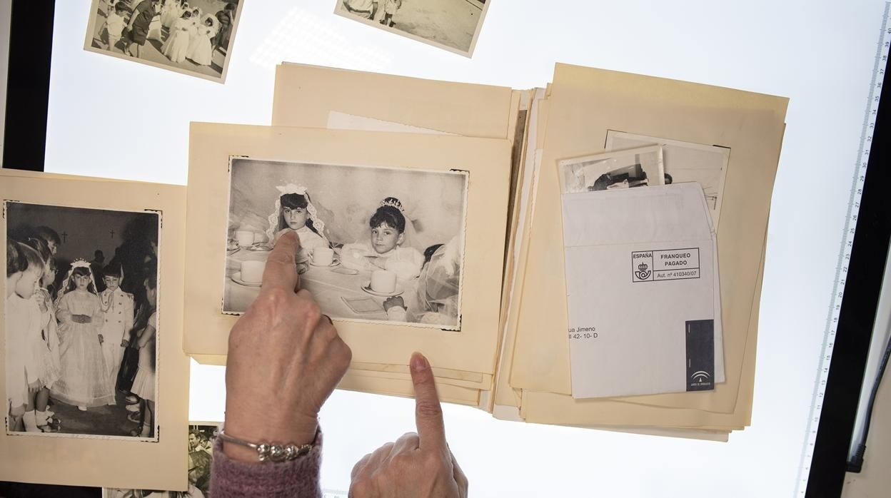 Imágenes de fotos familiares de la Primera Comunión en Los Carteros en el año 1967