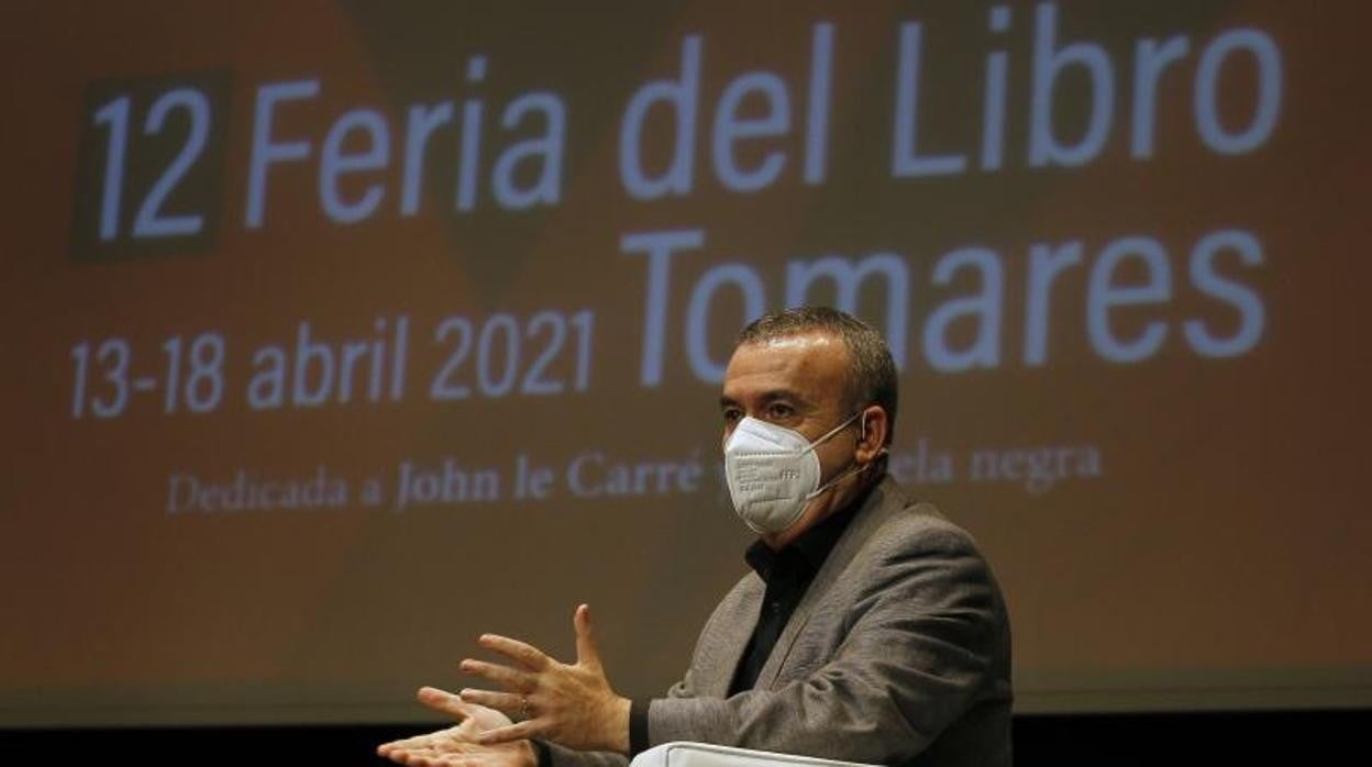 Lorenzo Silva, en la Feria del Libro de Tomares