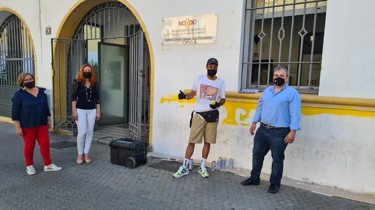 Mejoras en la fachada de la biblioteca Julia Uceda, que está de aniversario