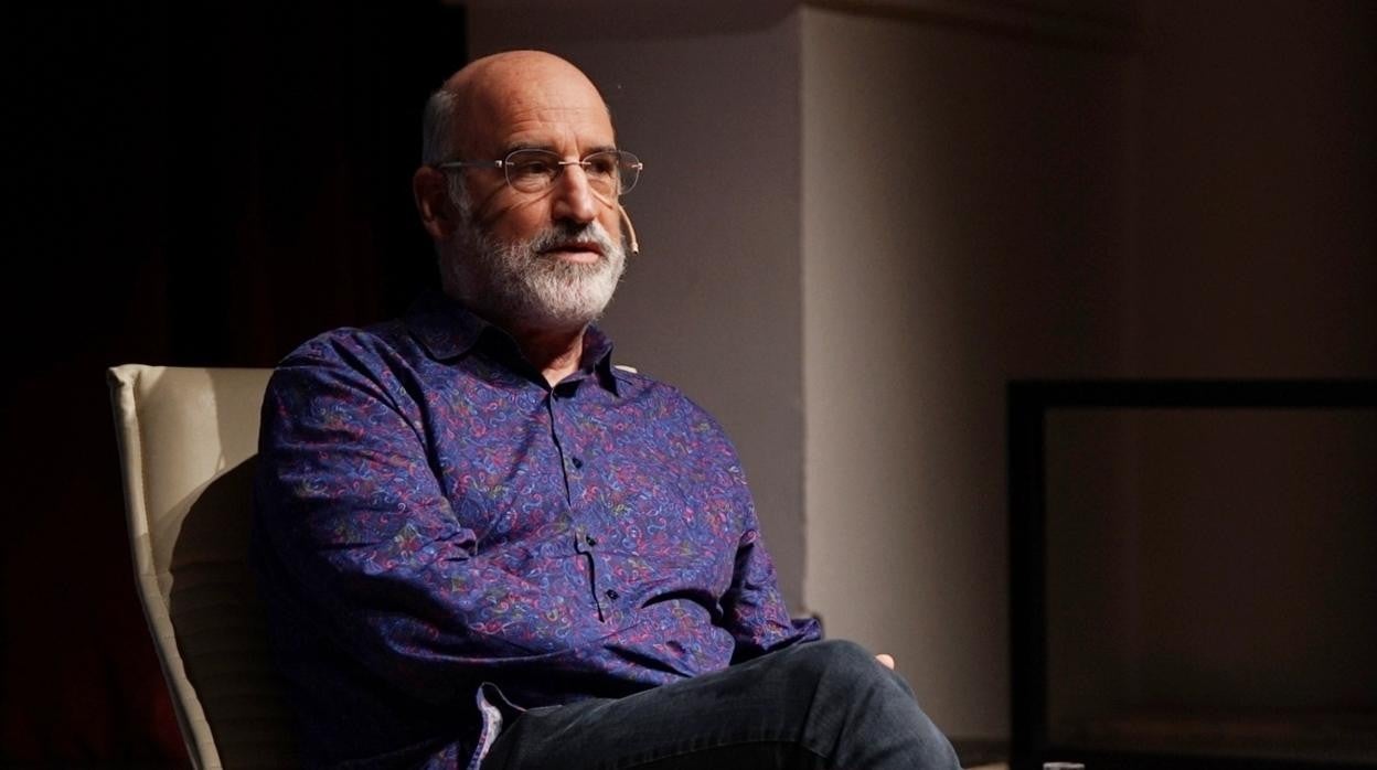 Fernando Aramburu este martes en la Fundación Cajasol