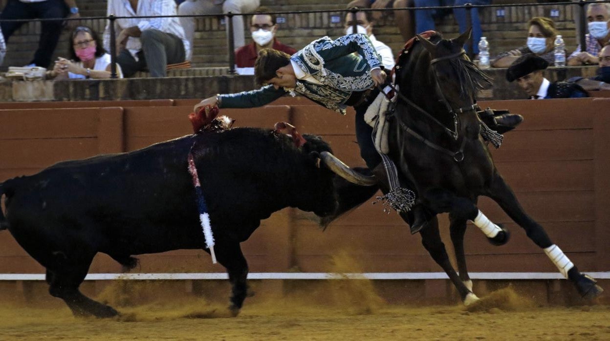 Guillermo Hermoso de Mendoza, con el sexto toro de la corrida
