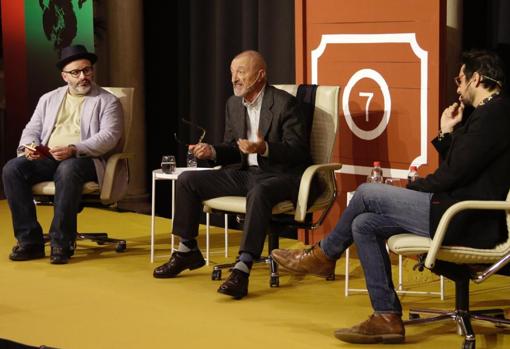 Los periodistas y escritores Eduardo Galán, Pérez-Reverte y Antonio Lucas