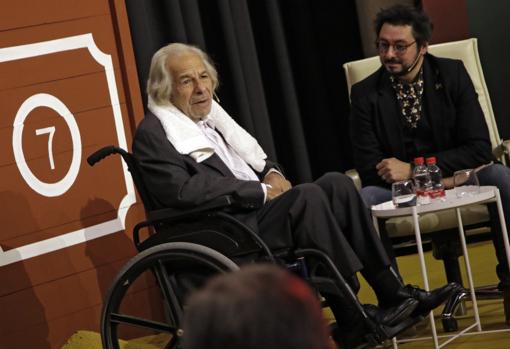 Rafael de Paula, junto al periodista Antonio Lucas