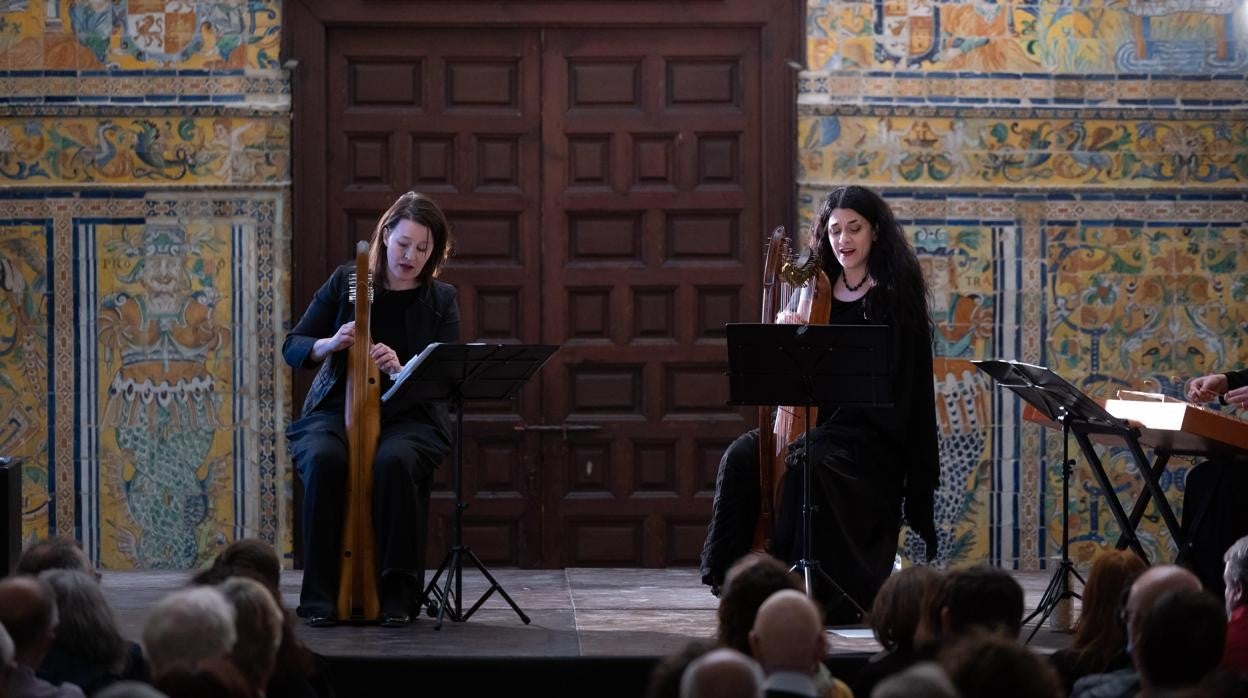 Barbora Kabátková y Hana Blazíková actuando en el Real Alcázar