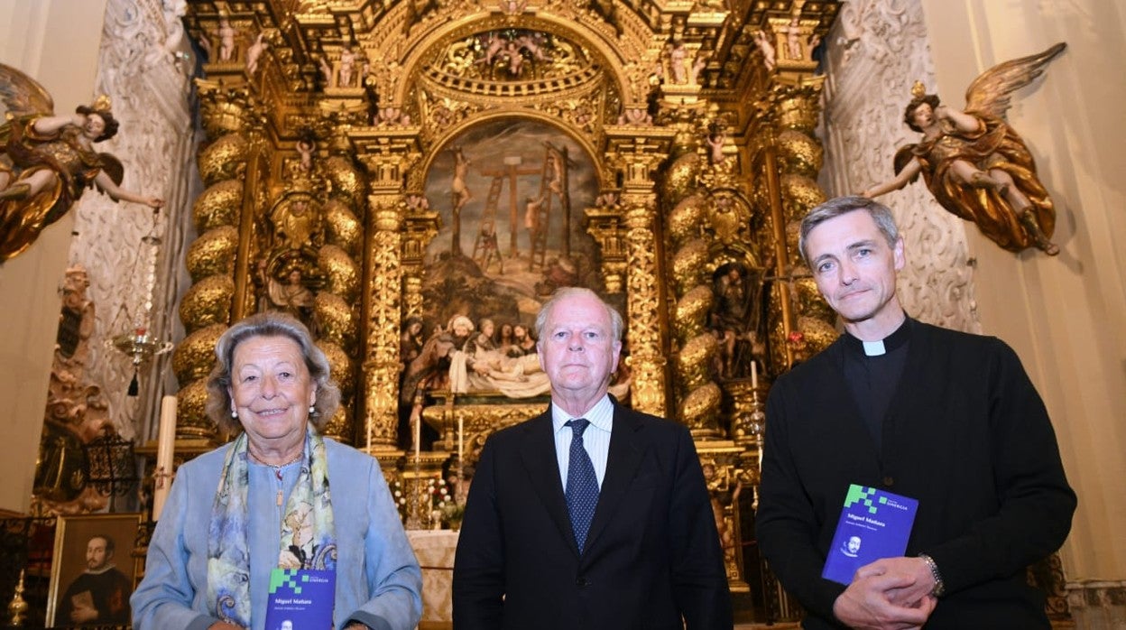 Enriqueta Vila, Eduardo Ybarra y Antonio Schlatter este martes en la Caridad