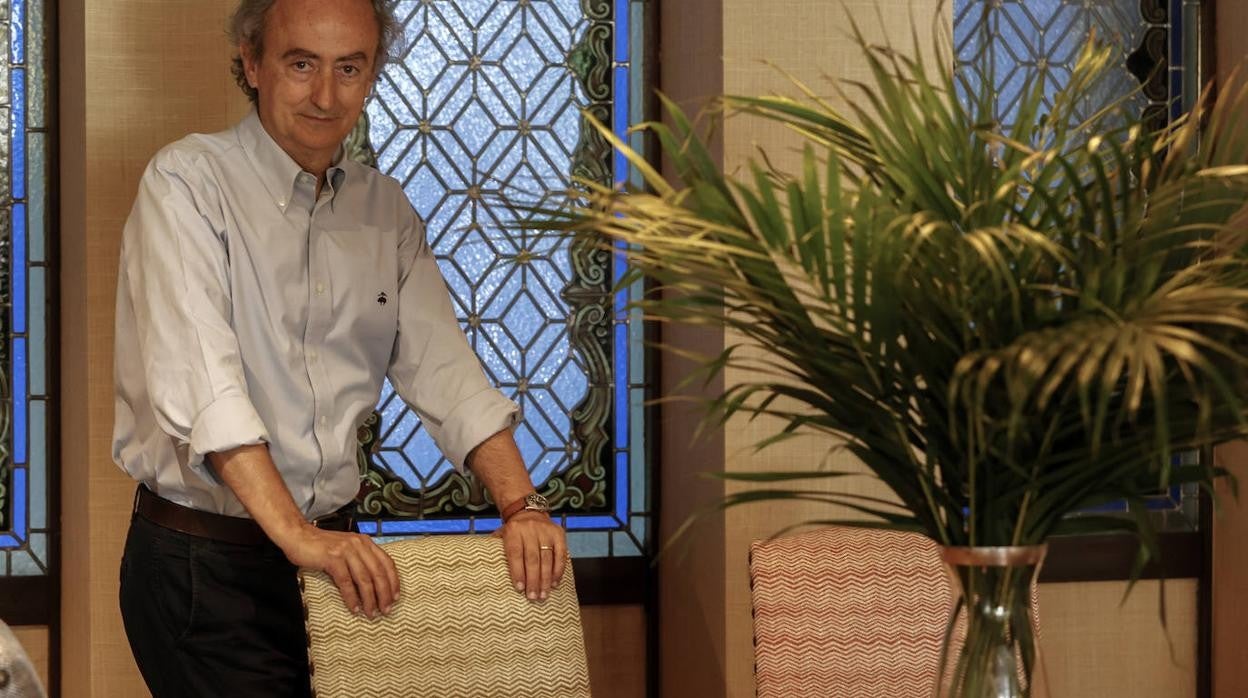 El poeta José Carlos Llop durante su estancia en Sevilla