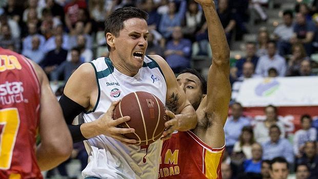 Derrota agónica del CB Sevilla ante el UCAM Murcia en un partido de gran tensión (80-76)