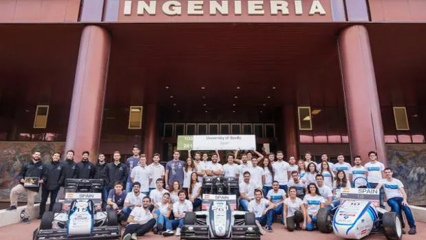 El equipo ARUS Andalucía Racing de la Universidad de Sevilla vuelve con tres históricos trofeos desde Holanda