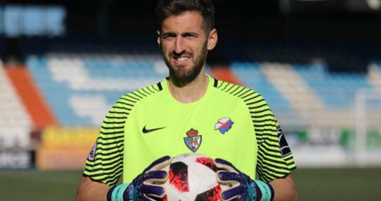 Manu García eleva el esférico el día de su presentación