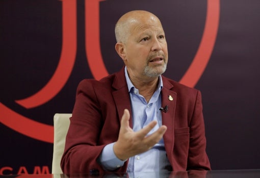 Javier Imbroda, durante un momento de la entrevista con ABC de Sevilla