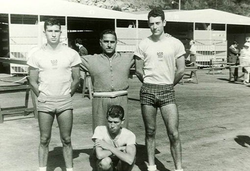 Sahuquillo (de pie a la derecha), junto a Castelló, Torrontegui y Joaquín Real en 1960