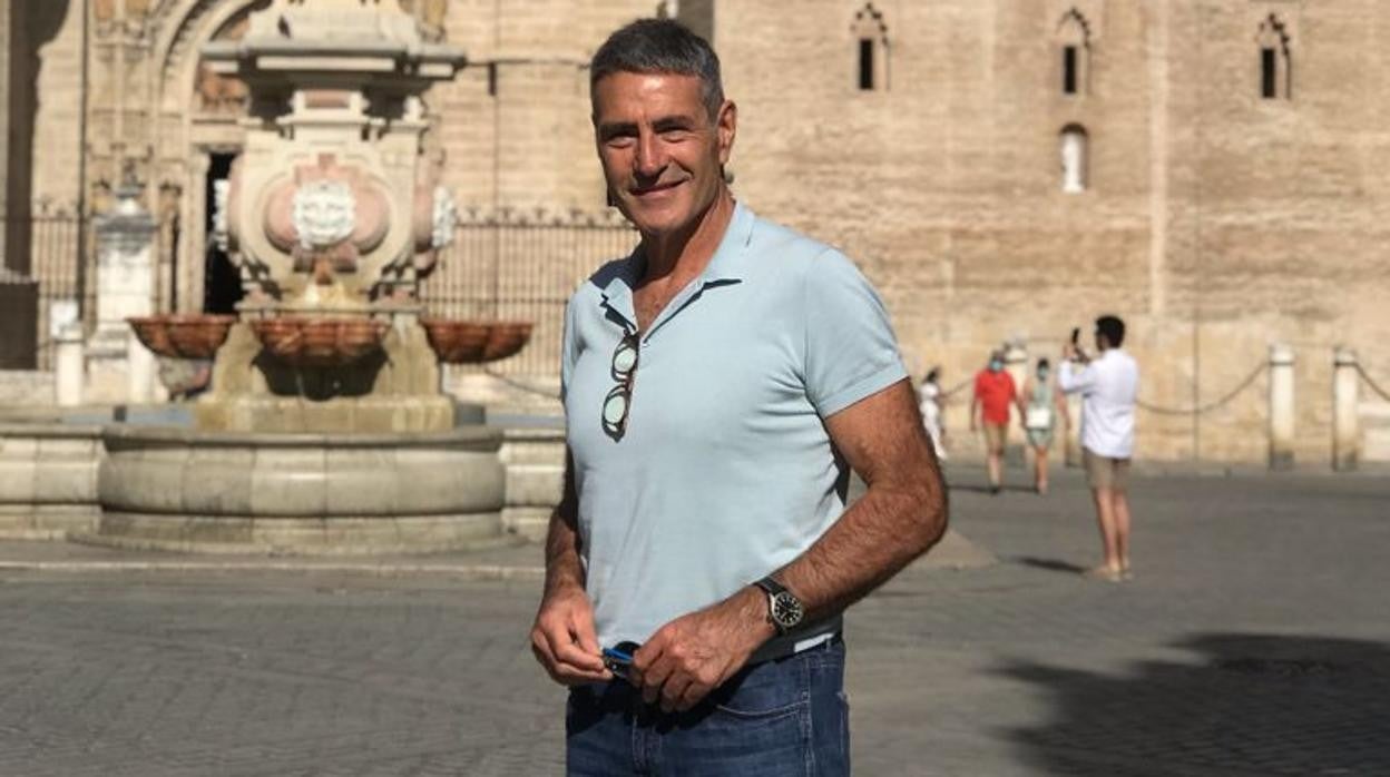 Manuel Vera, en una imagen reciente en la Plaza Virgen de los Reyes