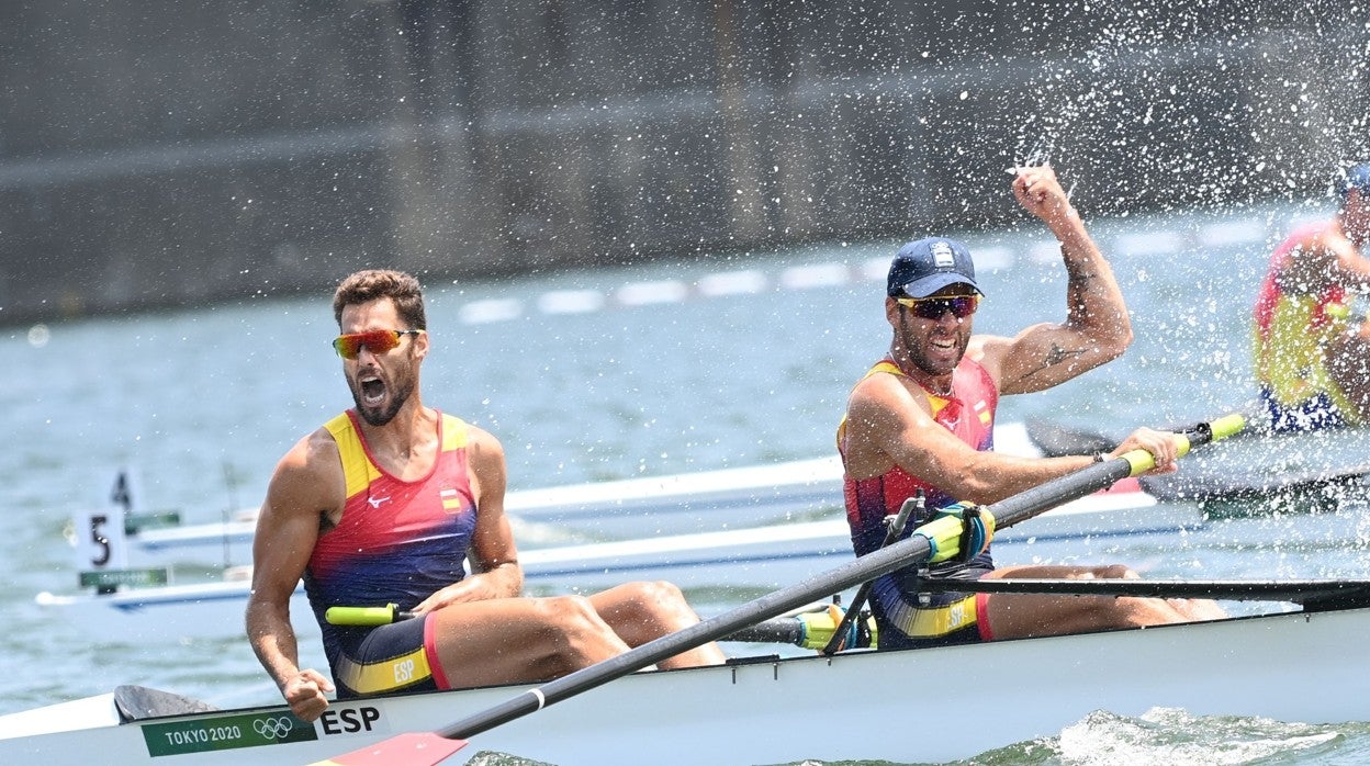 Canalejo y García, eufóricos en el bote tras el pase a la final