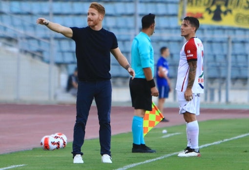 Guille Abascal durante un encuentro de esta pretemporada con el Volos