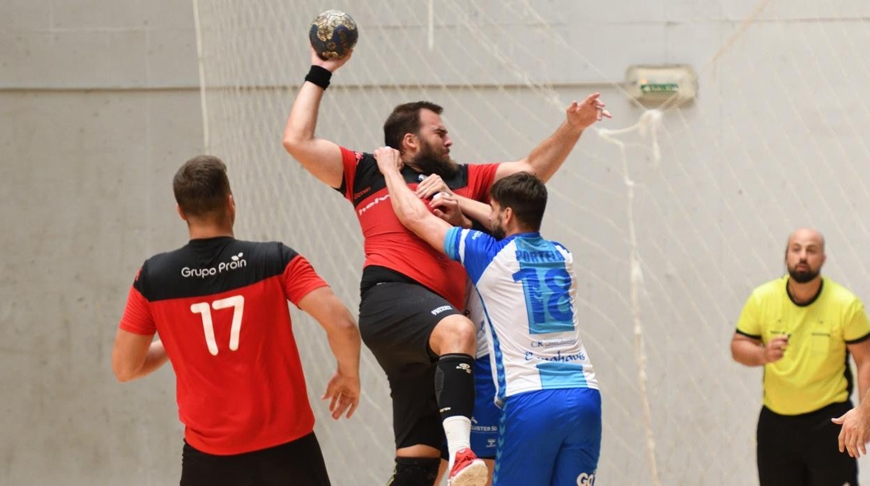 Juan Andreu, durante un partido del Helvetia Prointegrada BM en esta pretemporada