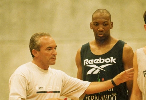 Diego Soto, junto a Mike Smith en su etapa en el Caja San Fernando