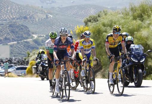 Un grupo de fugados subiendo el puerto de Rute (Córdoba)