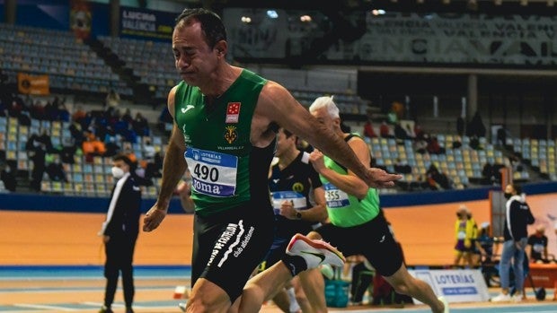 Jesús Molinero, campeón de España máster en los 60 metros lisos con récord de España