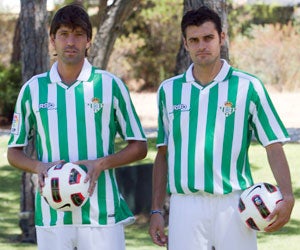 Una defensa cogida con alfileres a siete días para el inicio liguero