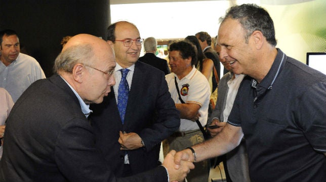 Caparrós pide &quot;tranquilidad&quot; y &quot;deportividad sana&quot; ante la agresión en el Villamarín