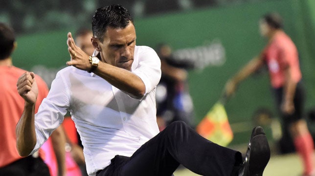 Un central al rescate de Poyet y Torrecilla