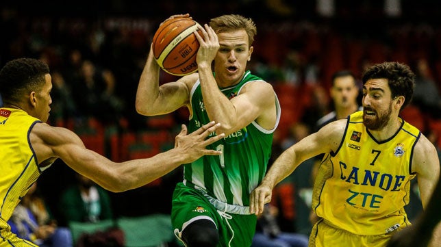 Tau Castellón-Betis Energía Plus: otro triunfo y pase matemático (69-74)