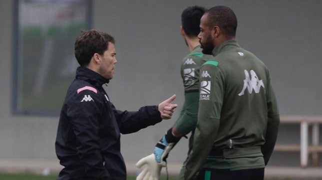 Betis: Sidnei sufre una lesión en el sóleo y estará entre dos y tres semanas de baja