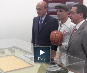 El Sevilla conmemora el Centenario del Campo del Mercantil