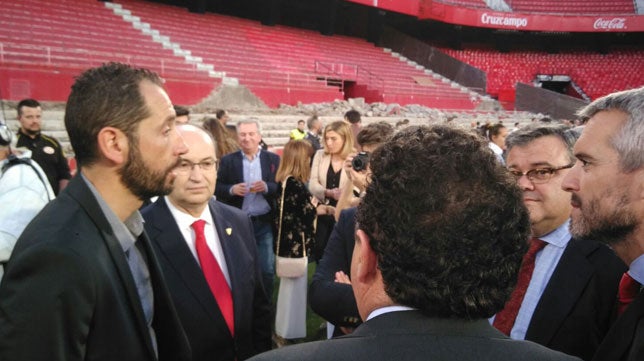 Castro: &quot;Ni las UEFAs, Copas, Supercopas ni nada, el mejor título es ser sevillista&quot;