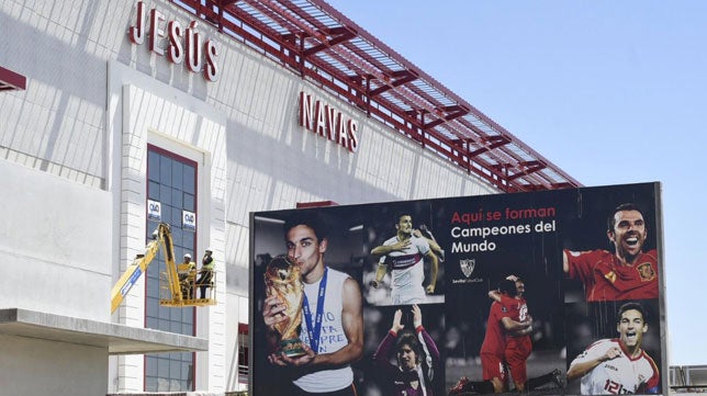 Caparrós: &quot;Jesús Navas es un referente para todos los canteranos del Sevilla&quot;