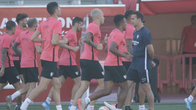 El Sevilla FC vuelve al trabajo con Gudelj y Carlos Fernández
