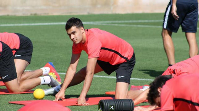 Reguilón y Bryan Gil, titulares en el Extremadura-Sevilla