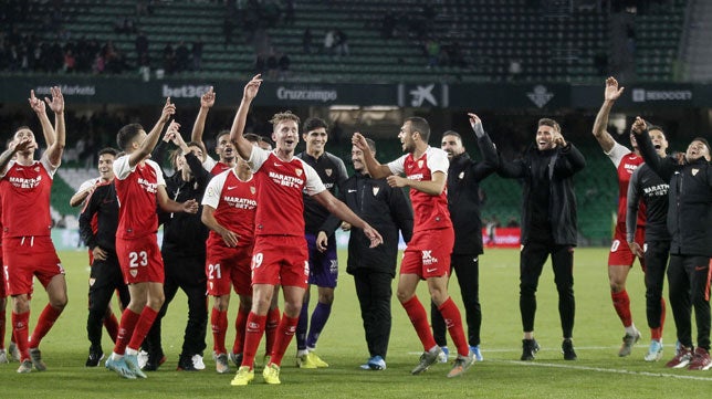 Sevilla FC: los votantes en la encuesta califican con notable la temporada