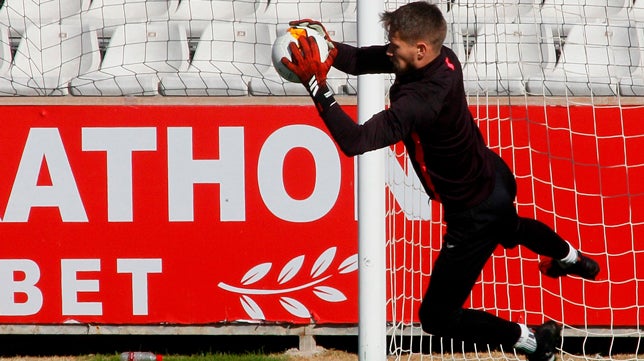 Vaclik completa el entrenamiento del Sevilla de este jueves