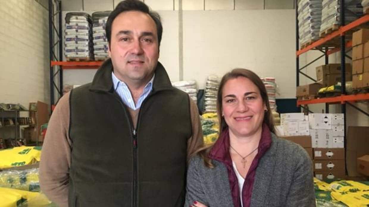 Sebastián Borja e Isabel de Camino en las dependencias de su empresa