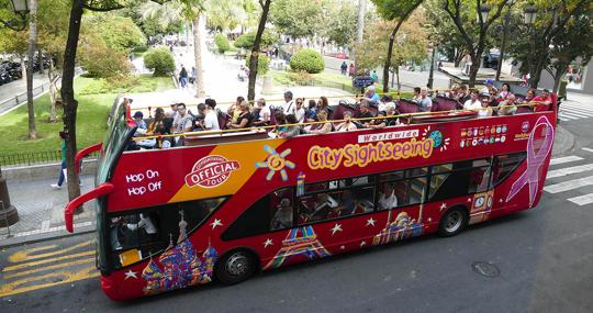 Los autobuses turñsiticos de la marca tienen dos plantas