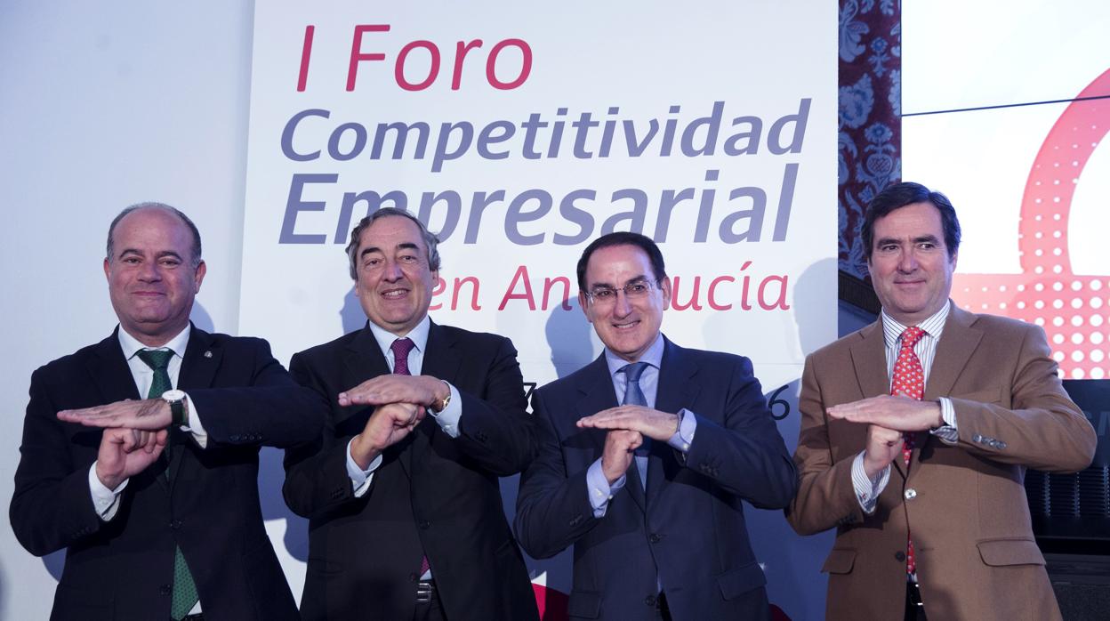 Juan Rosell, Javier González de Lara y Antonio Garamendi durante un acto celebrado en Antequera