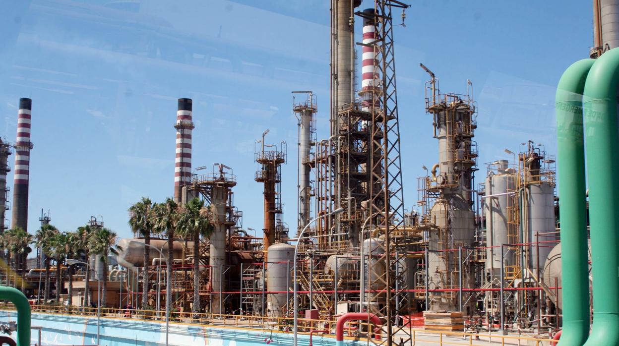 Vista de la Refinería San Roque de Cepsa